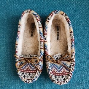 *SOLD* Minnetonka women's Cally